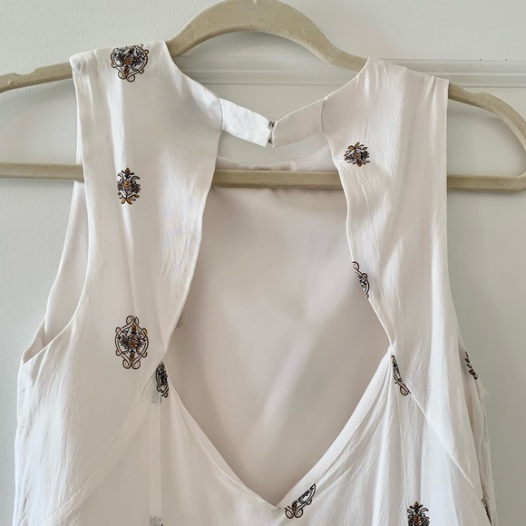 White & Gold Pattern Dress - Picture 7 of 10